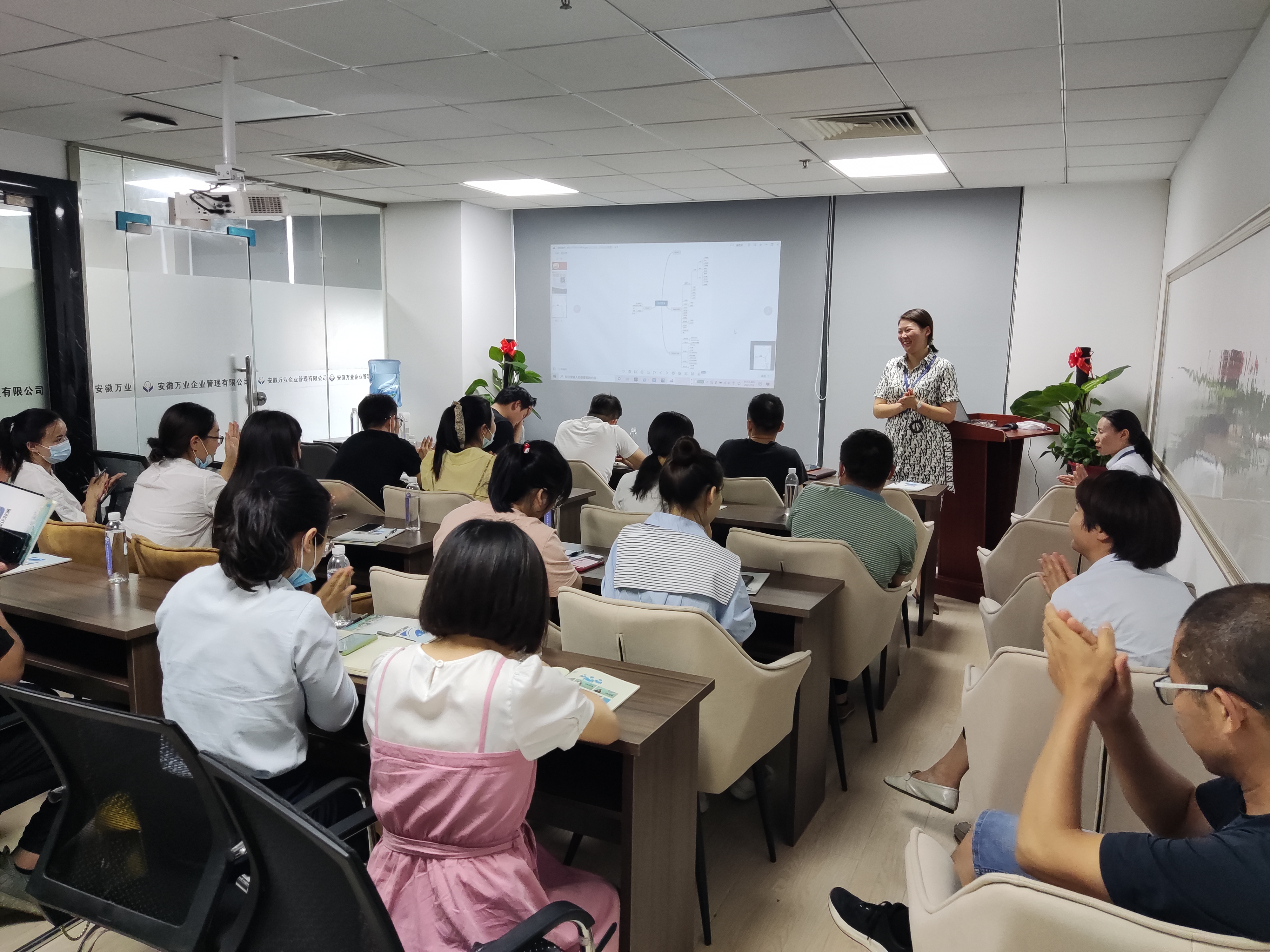 安徽萬(wàn)業(yè)《建筑企業(yè),如何突破重圍》公益講座圓滿結(jié)束